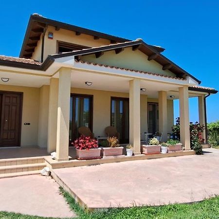 B & B Le Tre Rose Tollo ภายนอก รูปภาพ